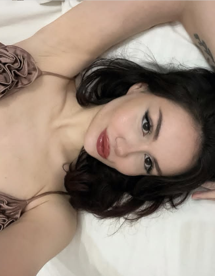 Gülpınar Tutkulu Sevgili Escort Bayan Emel