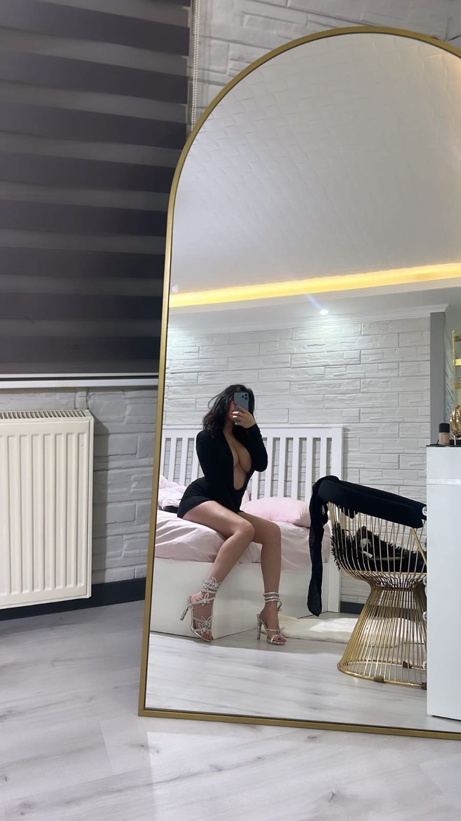 Haydarlı Kendi Evinde Hizmet Veren Escort İzel