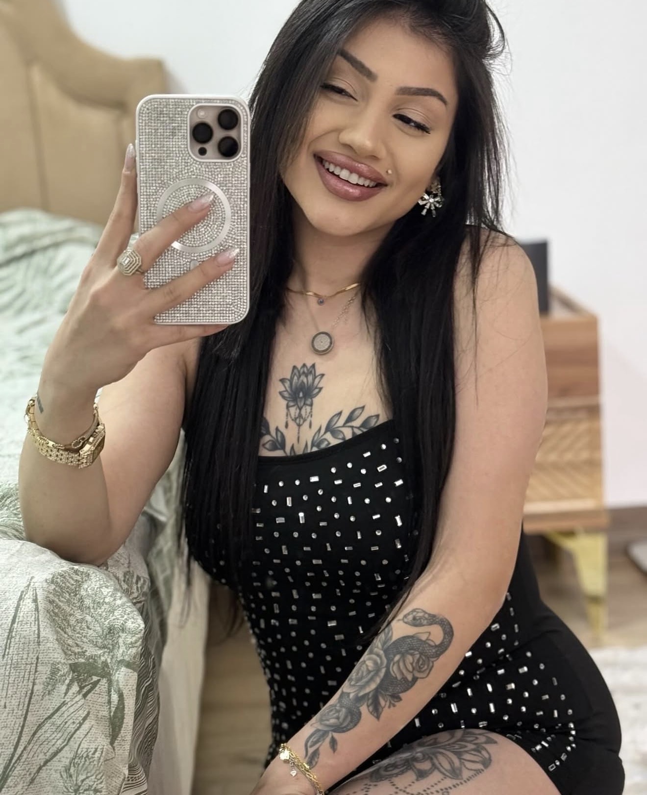 Esatoğlu Kazak Bayan Escort Tezel